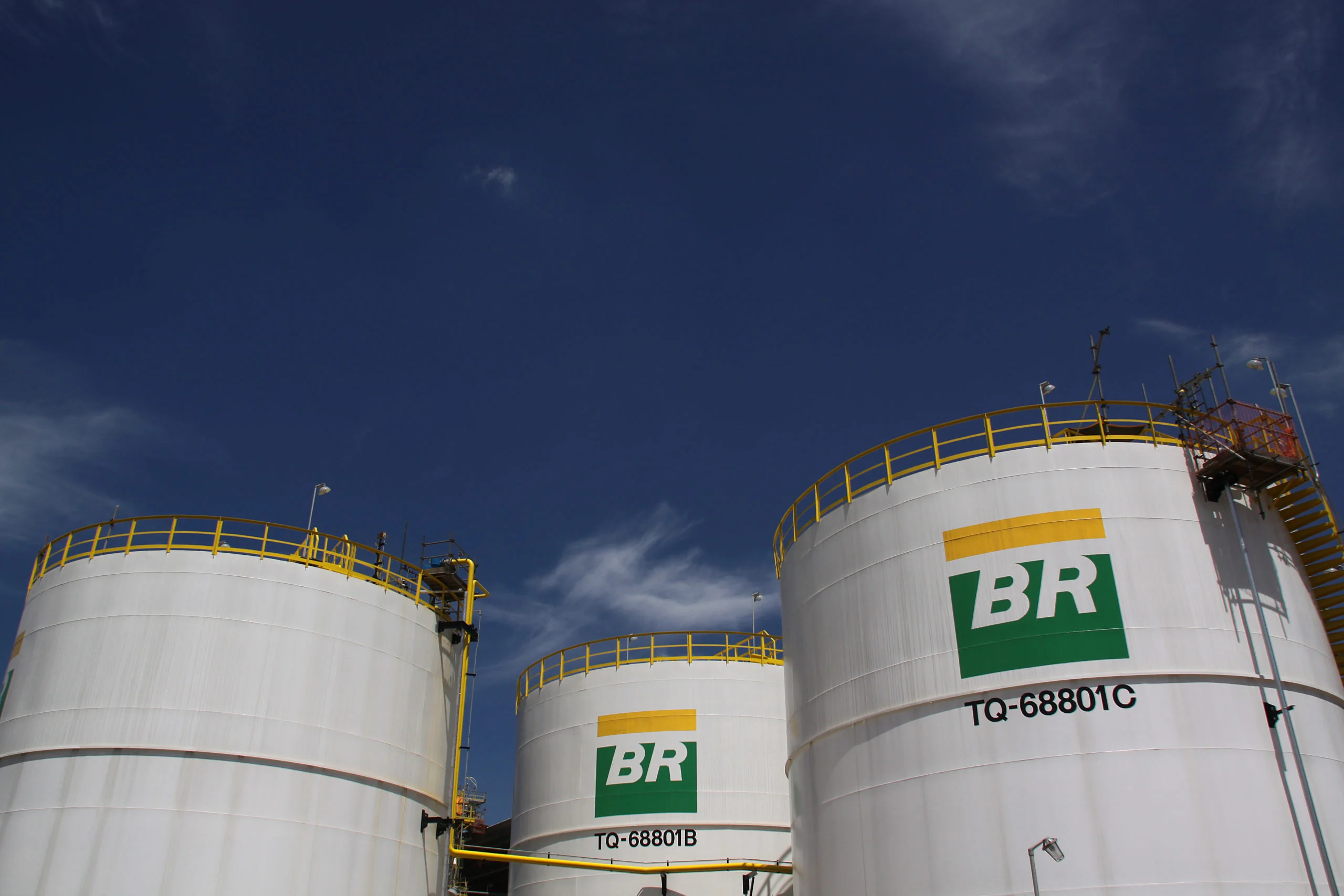 Guía Práctica: Cómo Invertir en Acciones de Petrobras
